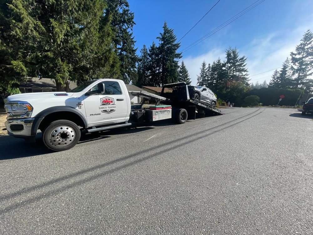SabCo Towing flatbed with Hummer EV